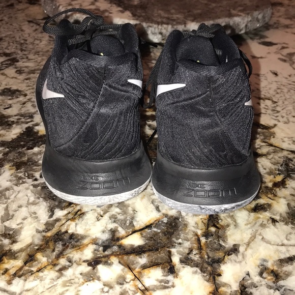 Kyrie 2 basketball shoes